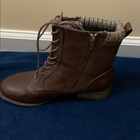 Girls Boots - Picture 2 of 5